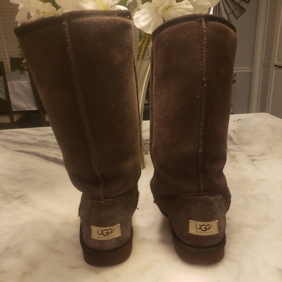 Ugg Boots - Picture 1 of 7
